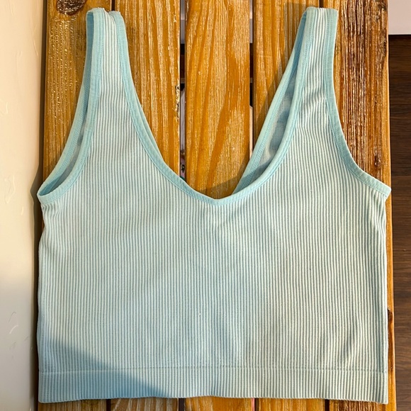 Colsie - Ribbed Deep Neck Crop - Picture 2 of 2